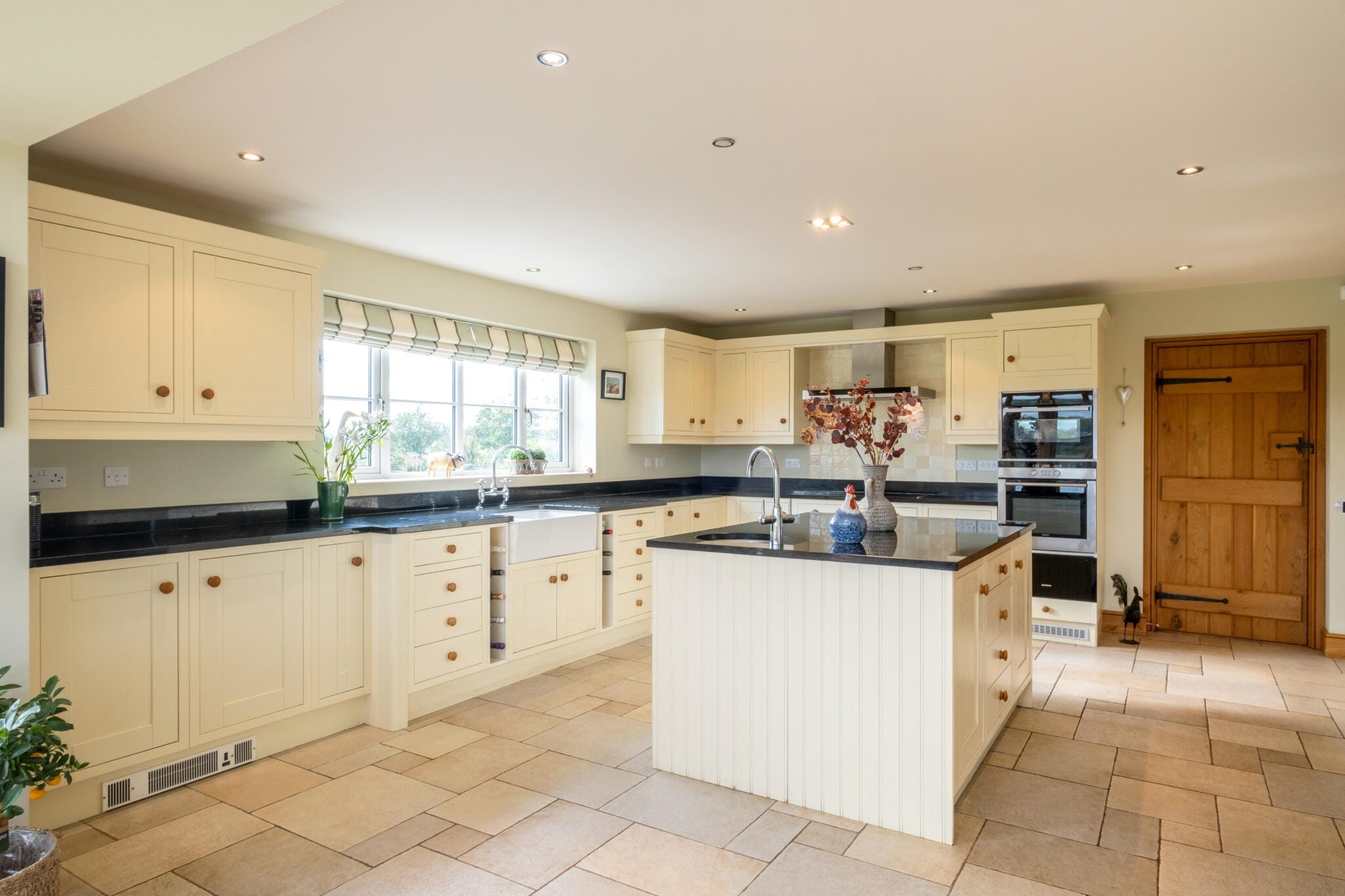 Approved Used Kitchen, Painted Shaker, Siemens Appliances, Worcestershire
