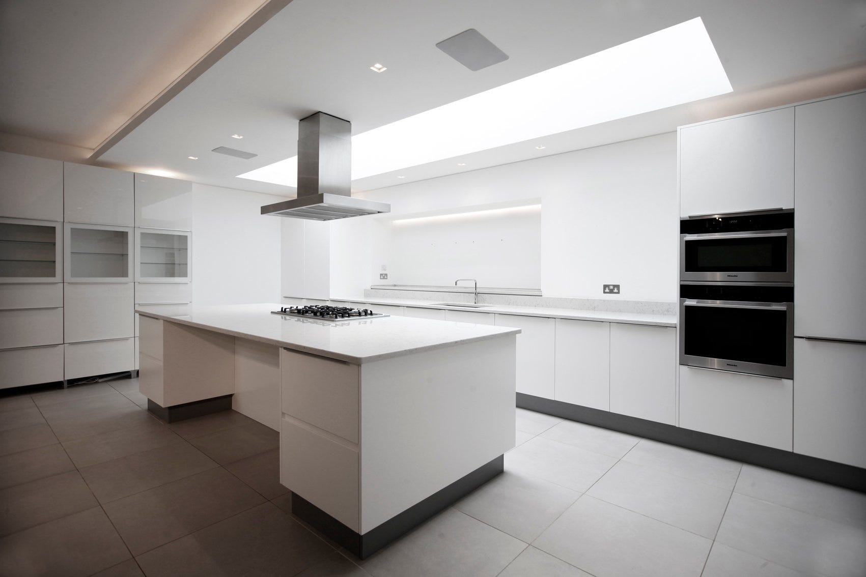 Approved Used Kitchen, Very large Contemporary, WOLF/Miele Appliances, London – Reduced